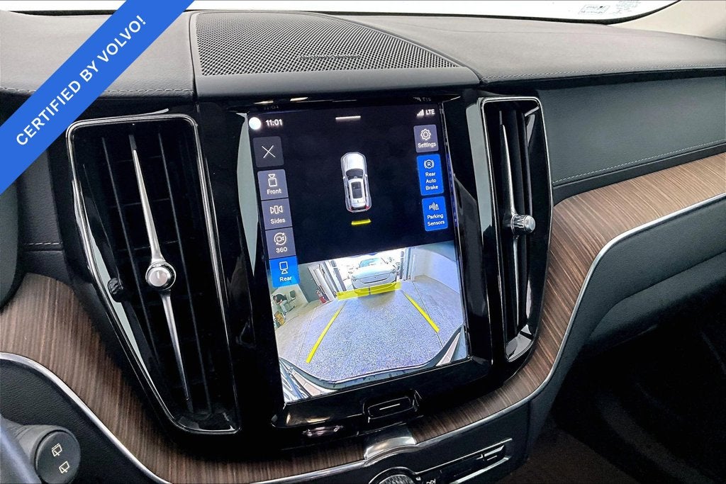 2023 Volvo XC60 B5 Ultimate Bright Theme