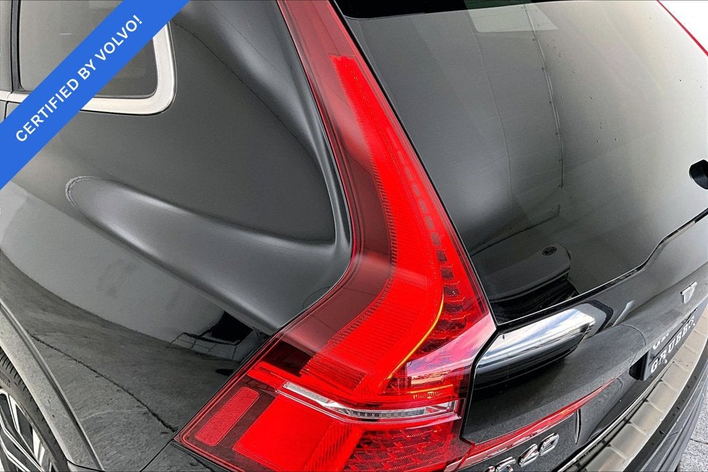 2023 Volvo XC60 B5 Ultimate Bright Theme