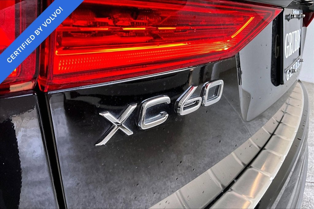 2023 Volvo XC60 B5 Ultimate Bright Theme