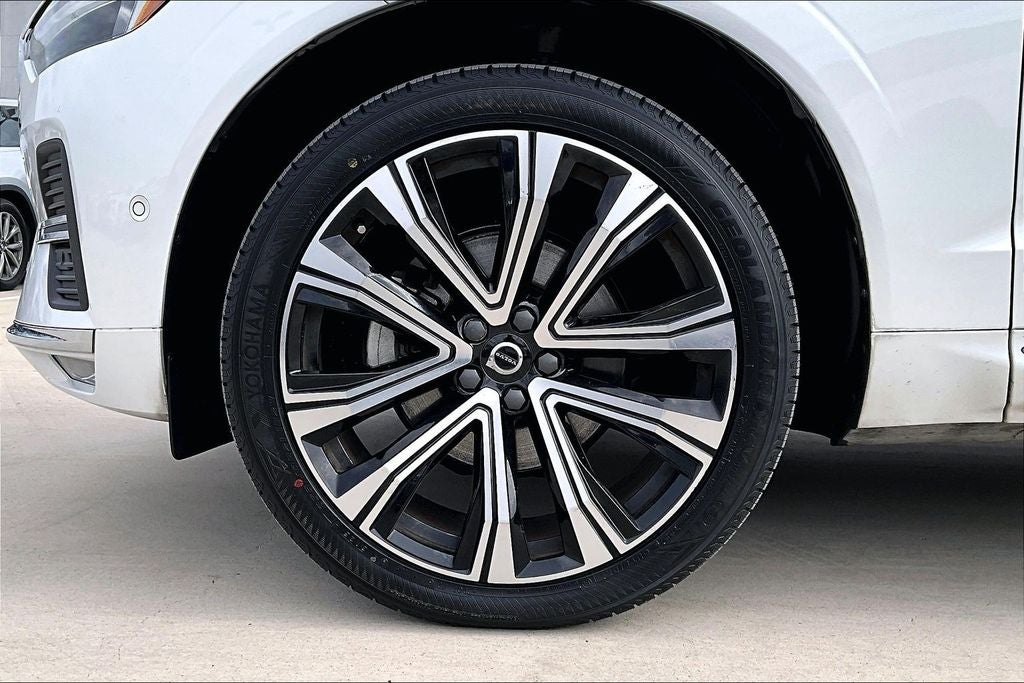 2023 Volvo XC60 B5 Ultimate Bright Theme