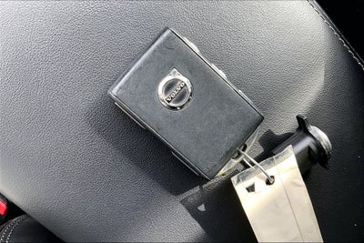 2023 Volvo XC60 B5 Ultimate Bright Theme