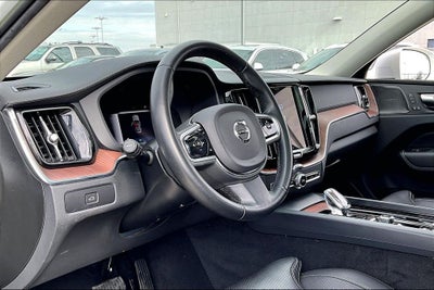 2023 Volvo XC60 B5 Ultimate Bright Theme
