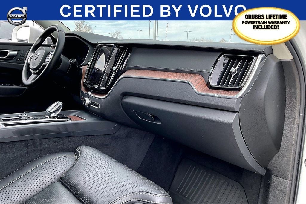 2023 Volvo XC60 B5 Ultimate Bright Theme