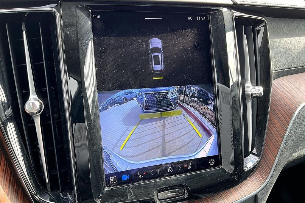 2023 Volvo XC60 B5 Ultimate Bright Theme