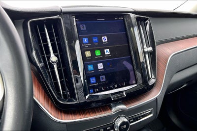 2023 Volvo XC60 B5 Ultimate Bright Theme