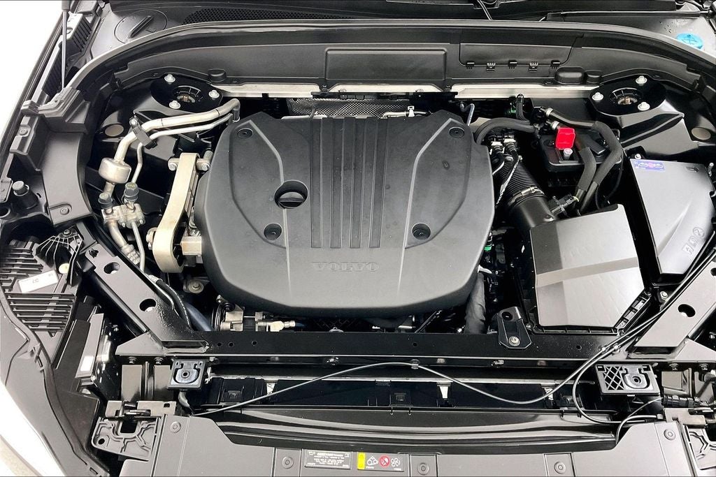 2023 Volvo XC60 B5 Plus Dark Theme