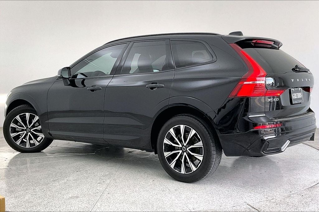 2023 Volvo XC60 B5 Plus Dark Theme