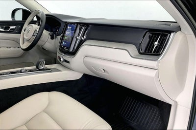 2023 Volvo XC60 B5 Plus Dark Theme