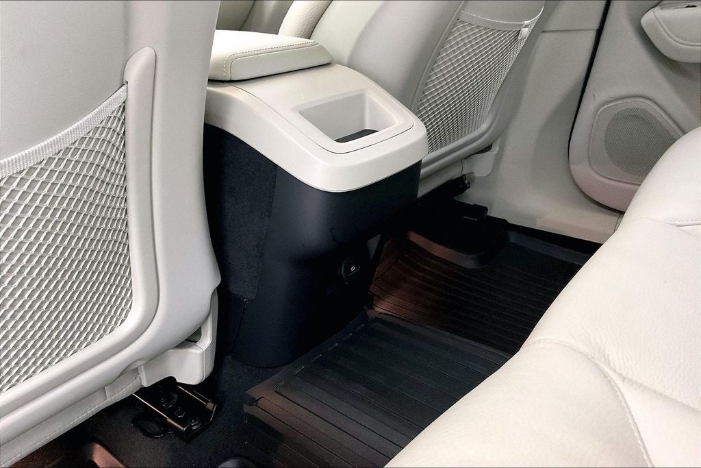 2023 Volvo XC60 B5 Plus Dark Theme