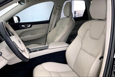 2023 Volvo XC60 B5 Plus Dark Theme