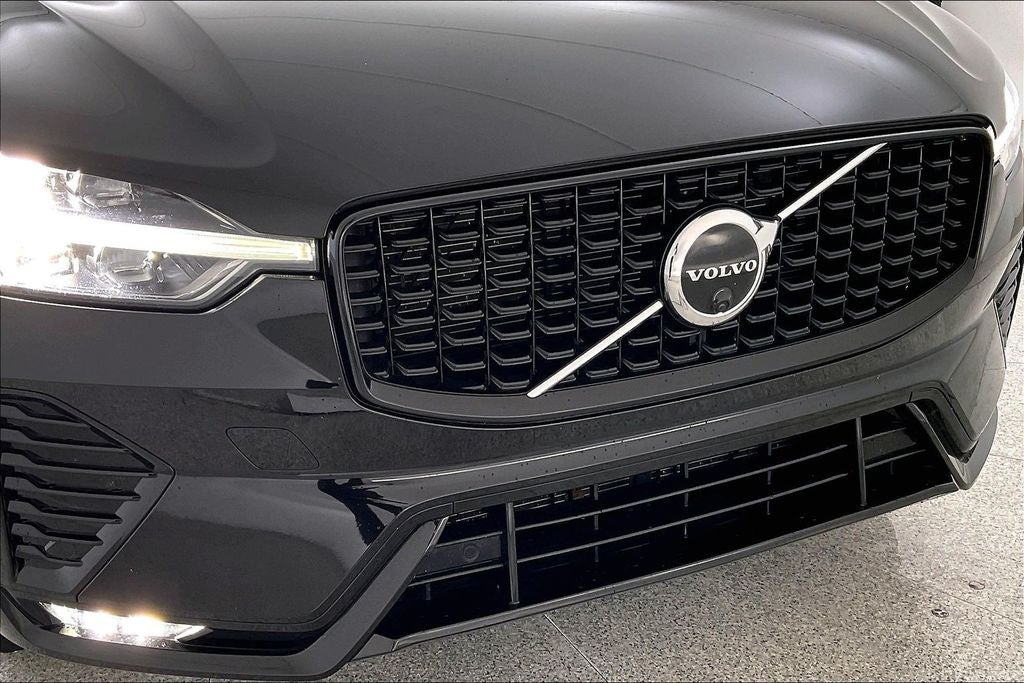 2023 Volvo XC60 B5 Plus Dark Theme