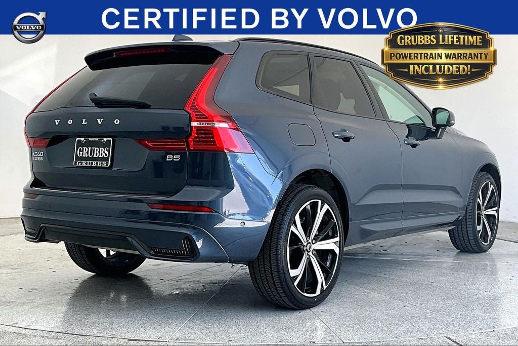2023 Volvo XC60 B5 Ultimate Dark Theme