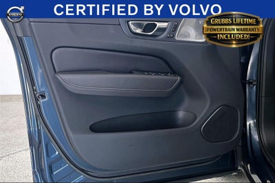 2023 Volvo XC60 B5 Ultimate Dark Theme
