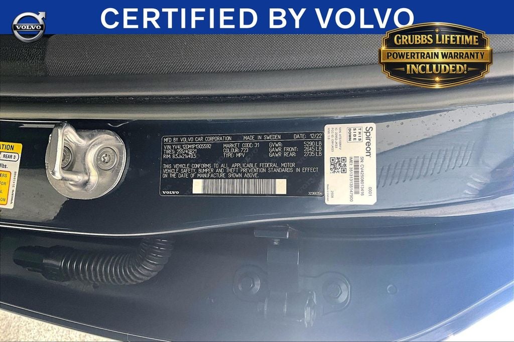 2023 Volvo XC60 B5 Ultimate Dark Theme
