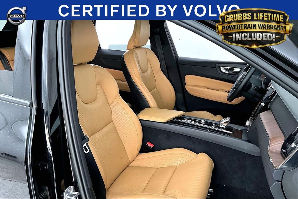 2023 Volvo XC60 B5 Ultimate Dark Theme