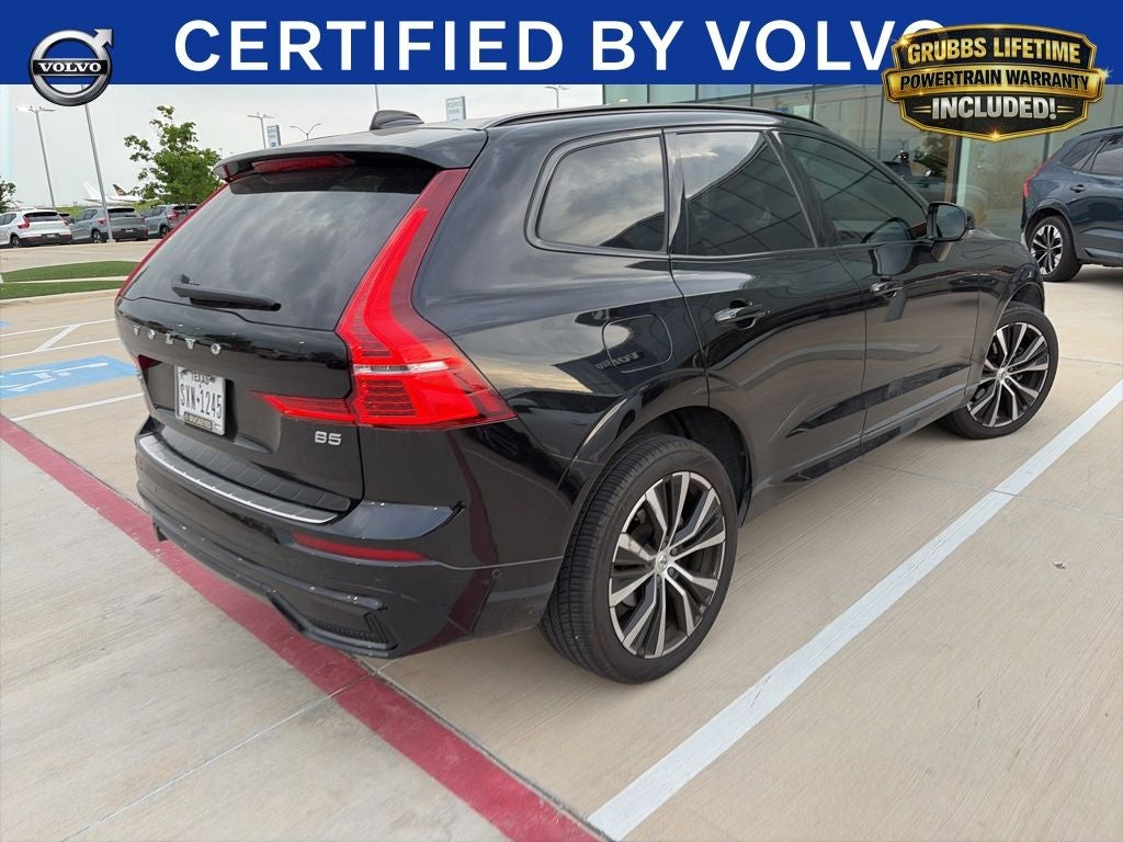 2023 Volvo XC60 B5 Ultimate Dark Theme