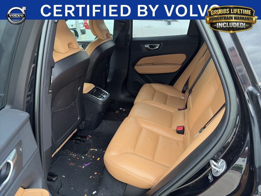 2023 Volvo XC60 B5 Ultimate Dark Theme