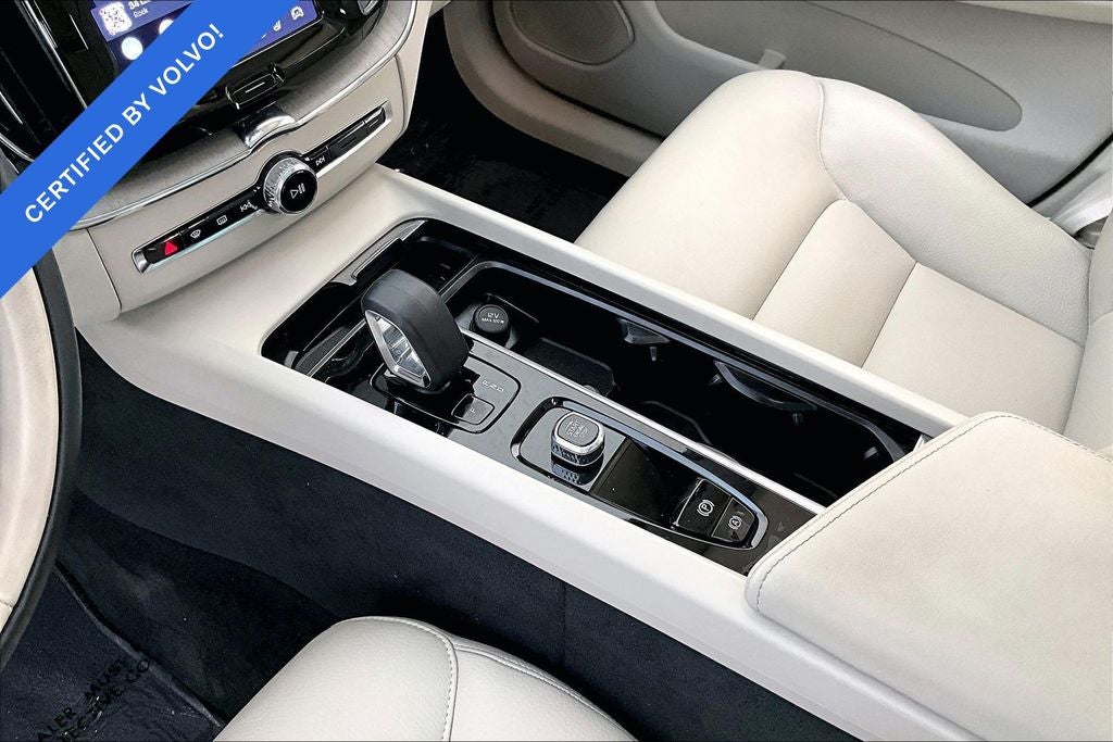 2023 Volvo XC60 B5 Plus Bright Theme