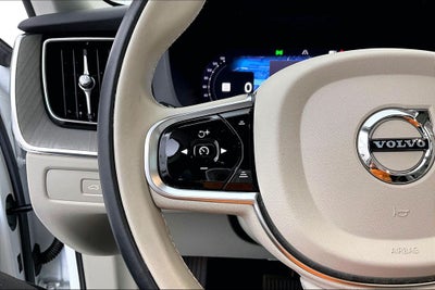 2023 Volvo XC60 B5 Plus Bright Theme