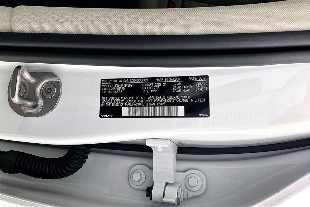 2023 Volvo XC60 B5 Plus Bright Theme