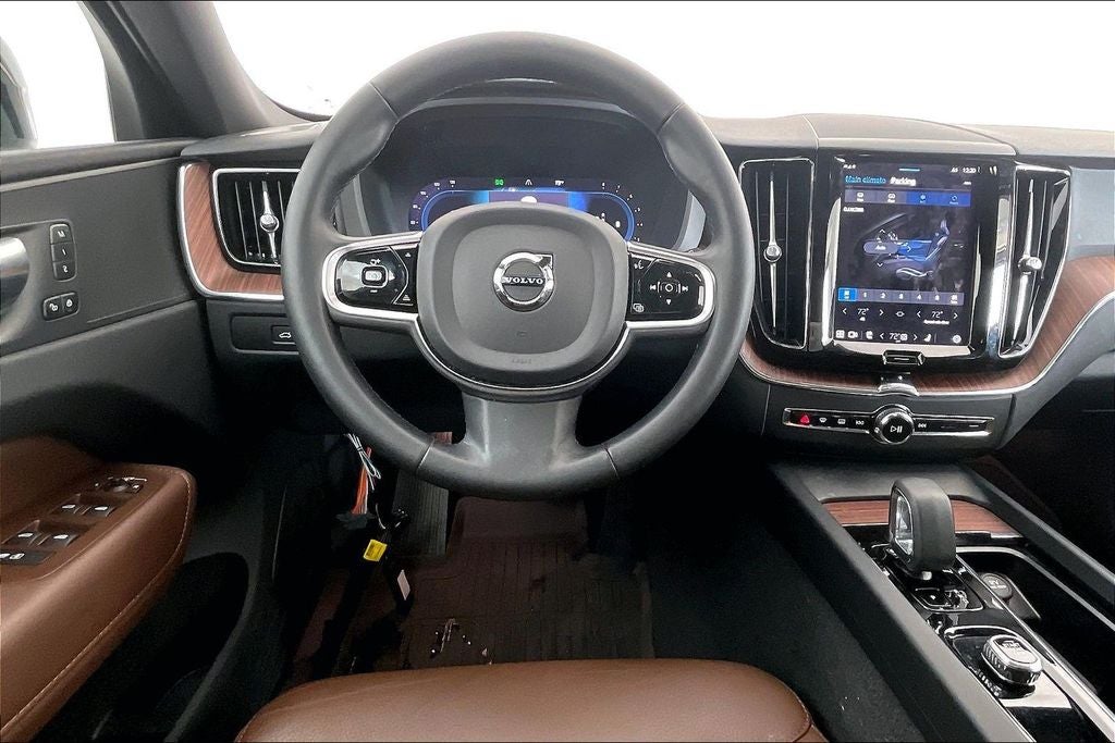 2023 Volvo XC60 B5 Plus Bright Theme