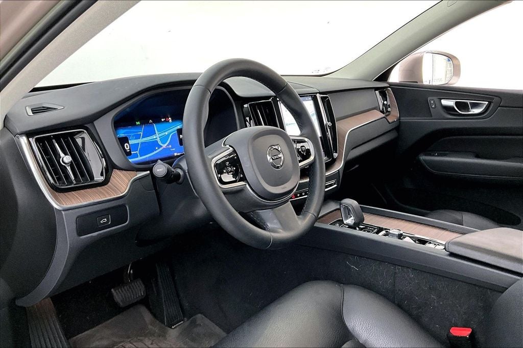 2023 Volvo XC60 B5 Plus Bright Theme