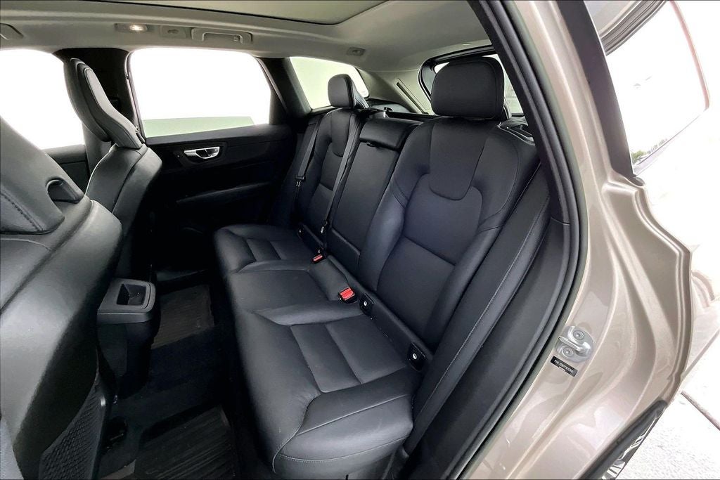 2023 Volvo XC60 B5 Plus Bright Theme