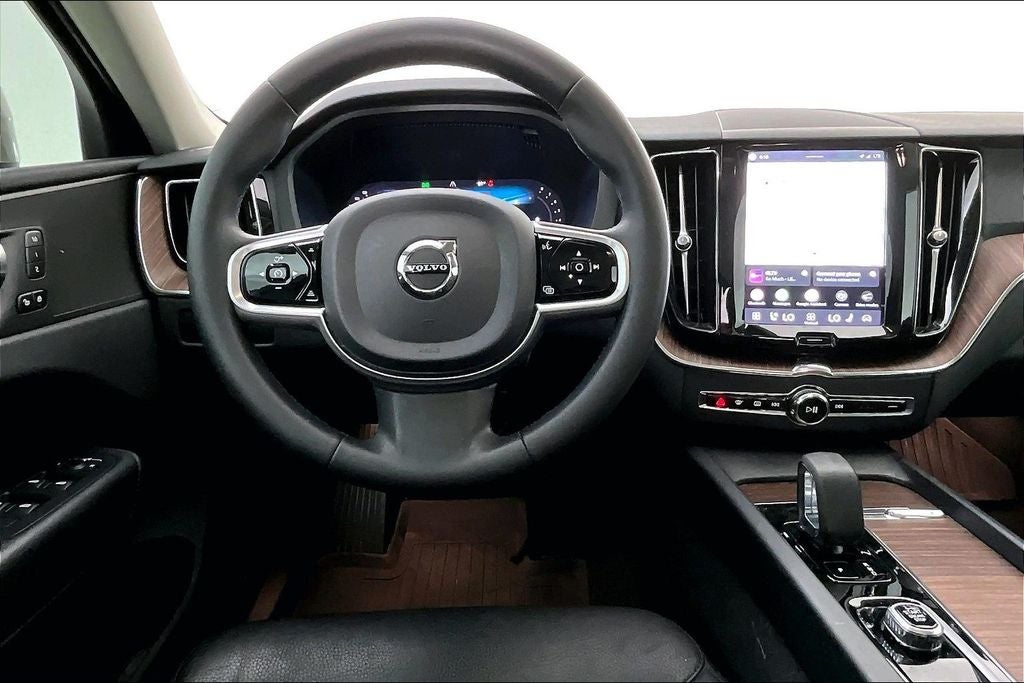 2023 Volvo XC60 B5 Plus Bright Theme