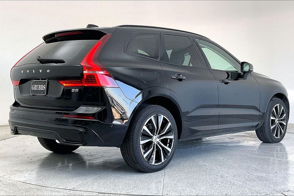 2023 Volvo XC60 B5 Plus Dark Theme