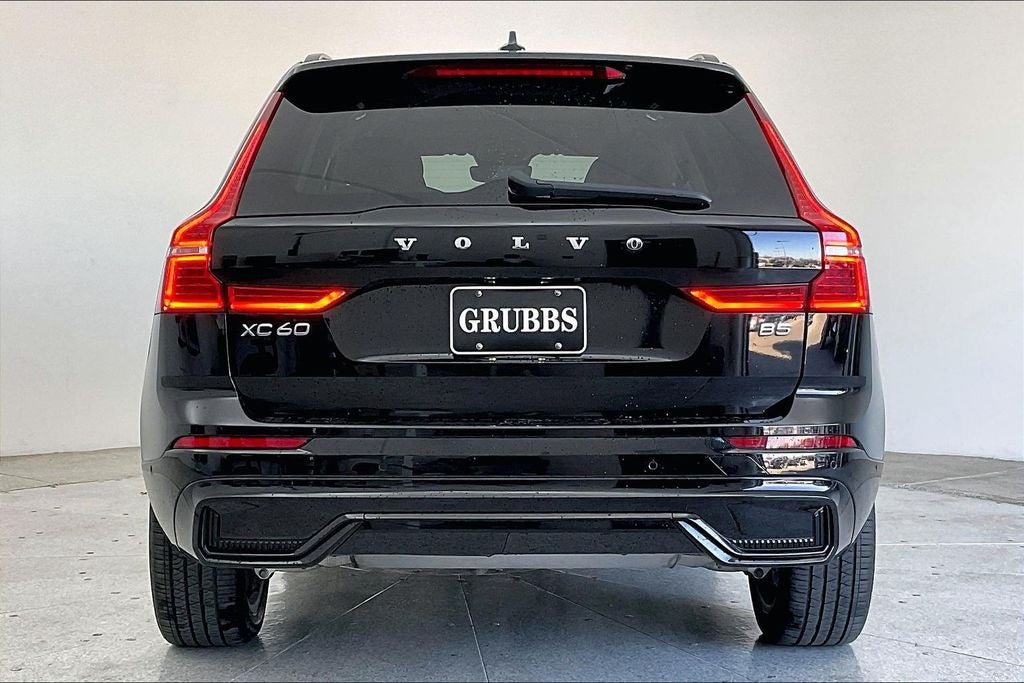 2023 Volvo XC60 B5 Plus Dark Theme
