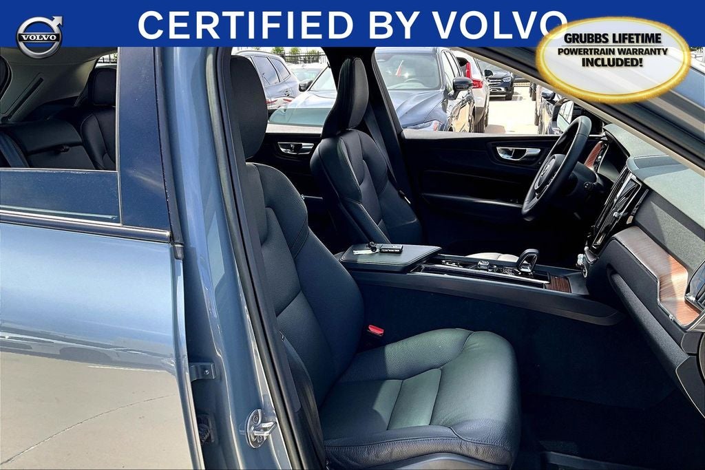 2023 Volvo XC60 B5 Plus Dark Theme