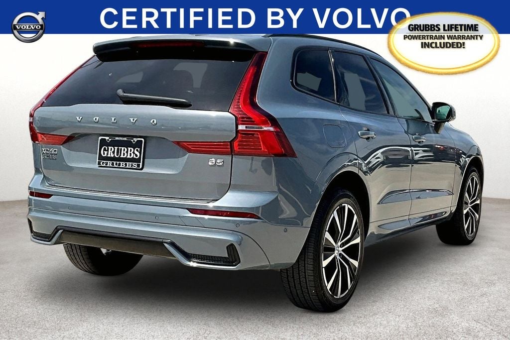 2023 Volvo XC60 B5 Plus Dark Theme