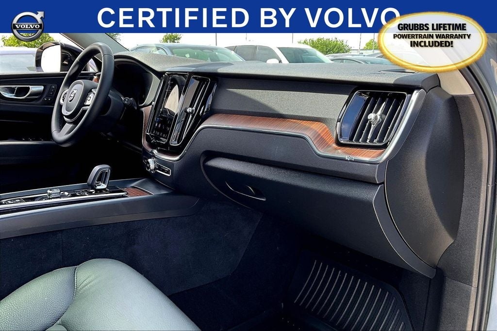 2023 Volvo XC60 B5 Plus Dark Theme