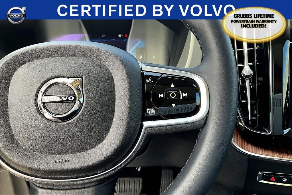 2023 Volvo XC60 B5 Plus Dark Theme