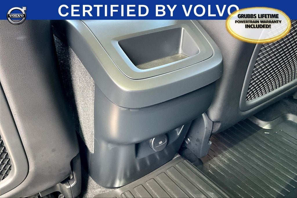 2023 Volvo XC60 B5 Plus Dark Theme