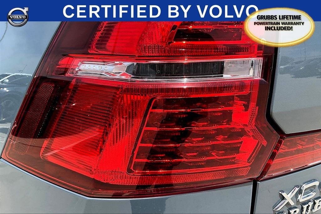 2023 Volvo XC60 B5 Plus Dark Theme