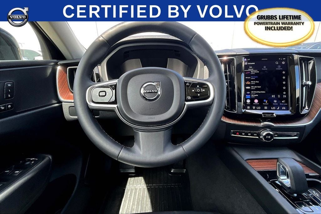 2023 Volvo XC60 B5 Plus Dark Theme