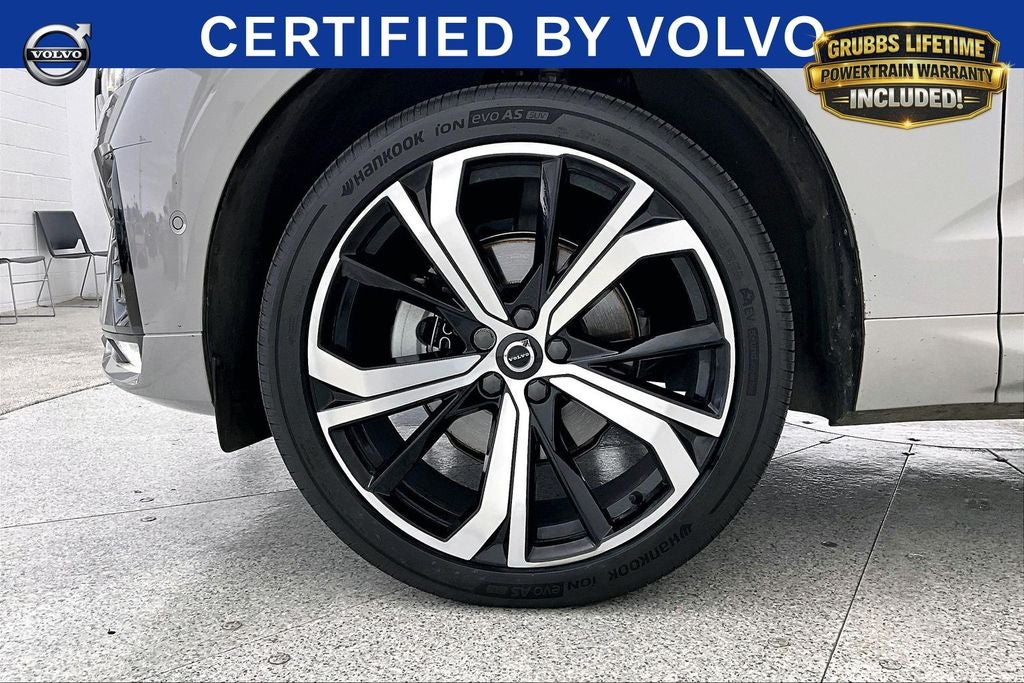 2023 Volvo XC60 B5 Ultimate Dark Theme