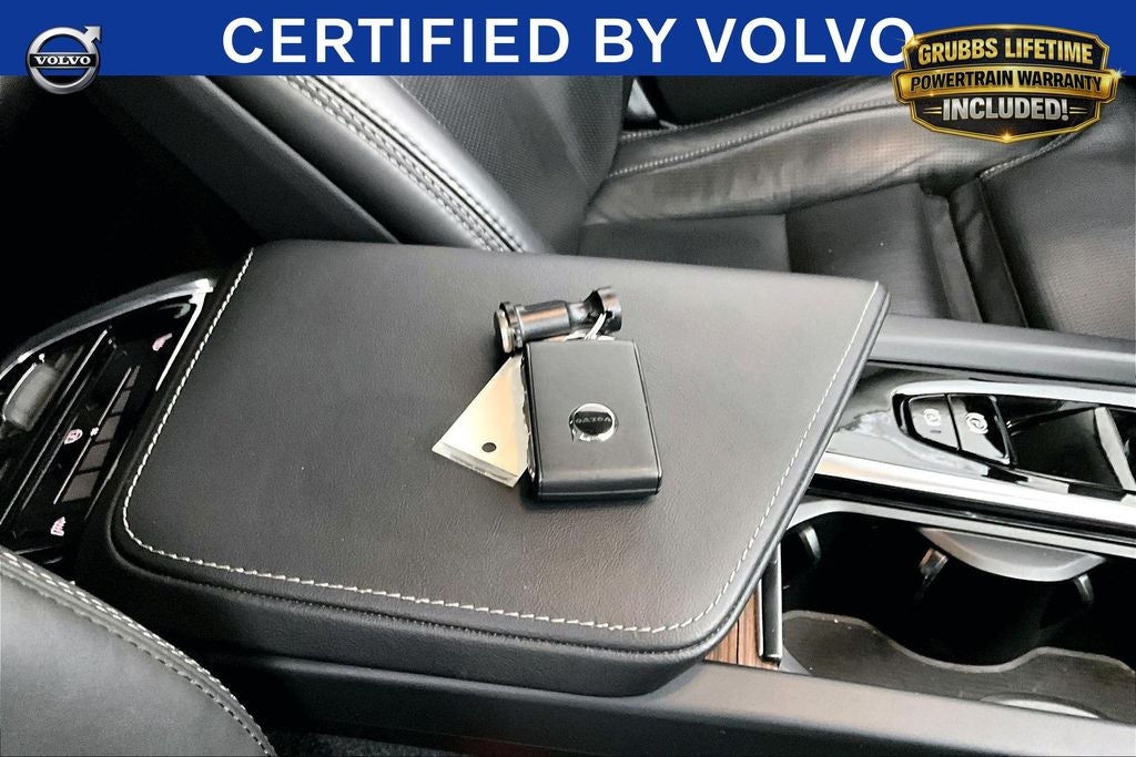2023 Volvo XC60 B5 Ultimate Dark Theme