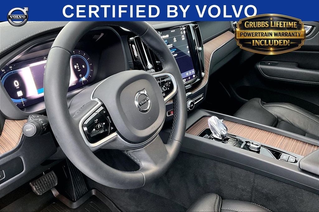 2023 Volvo XC60 B5 Ultimate Dark Theme