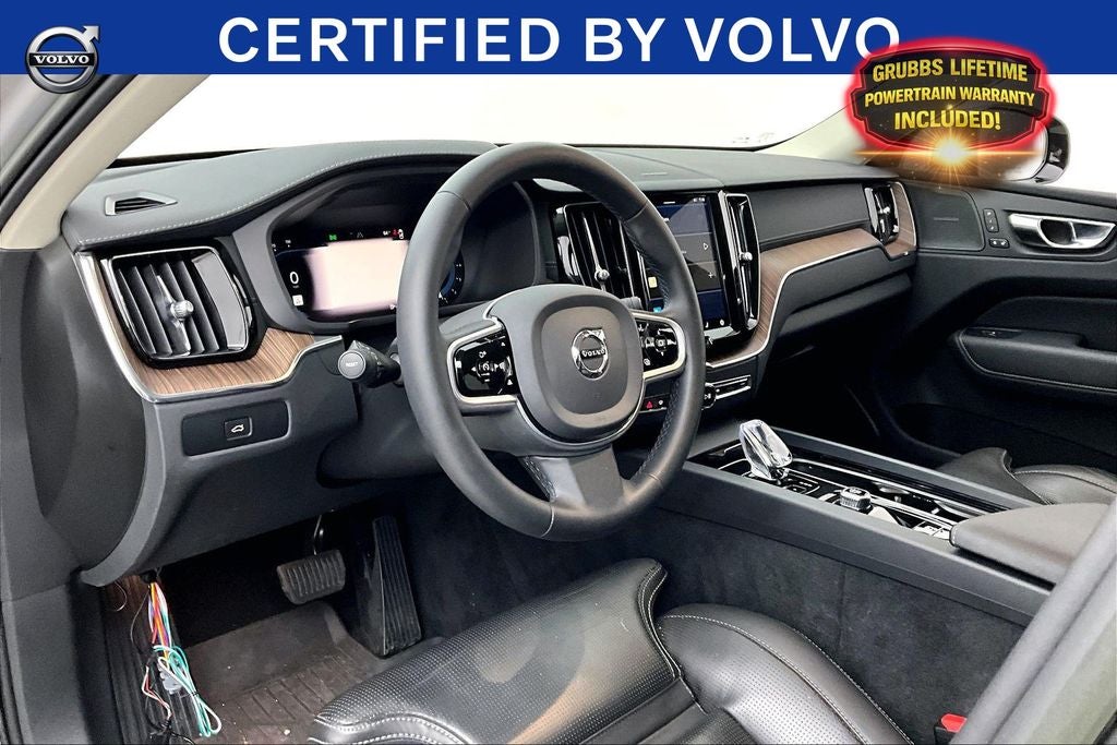 2023 Volvo XC60 B5 Ultimate Dark Theme
