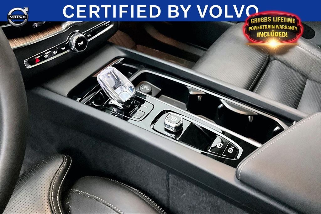 2023 Volvo XC60 B5 Ultimate Dark Theme