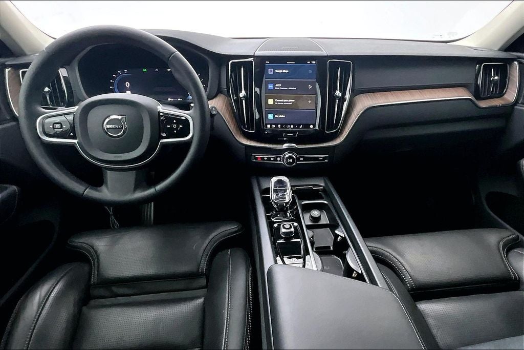 2023 Volvo XC60 B5 Ultimate Dark Theme