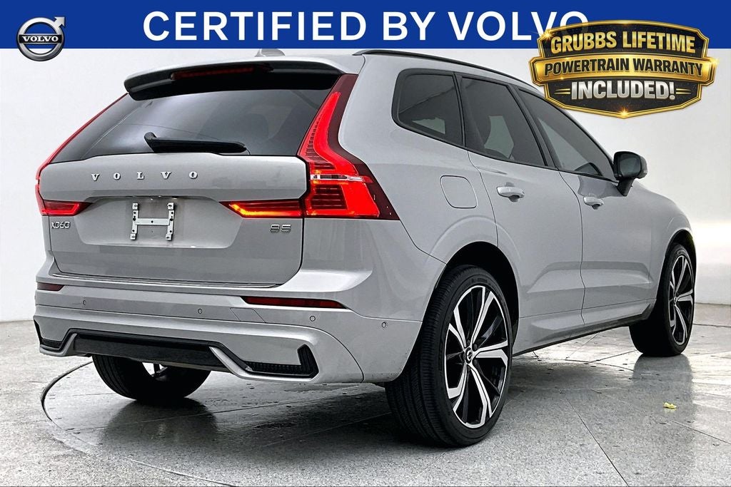 2023 Volvo XC60 B5 Ultimate Dark Theme