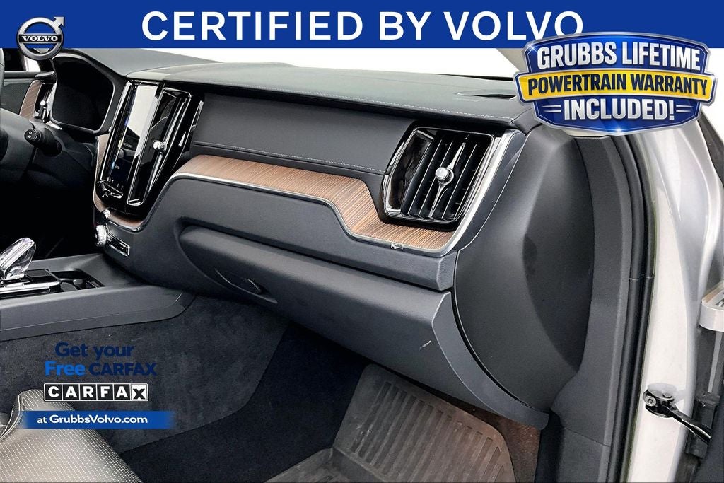 2023 Volvo XC60 B5 Ultimate Dark Theme