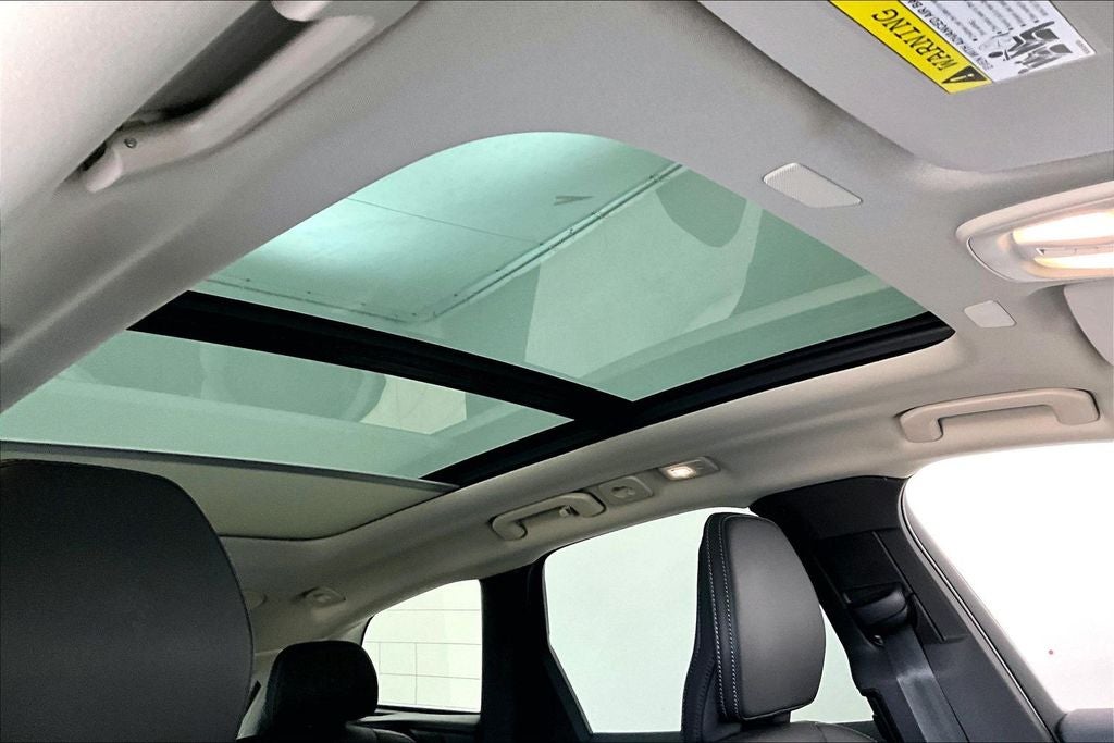 2023 Volvo XC60 B5 Ultimate Dark Theme