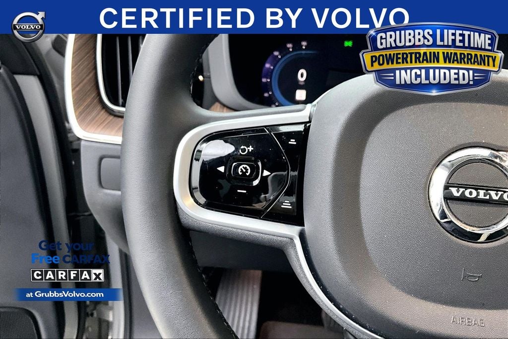 2023 Volvo XC60 B5 Ultimate Dark Theme