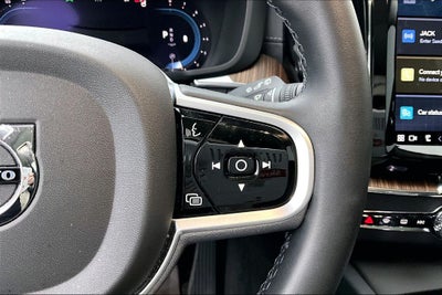 2023 Volvo XC60 B5 Ultimate Dark Theme
