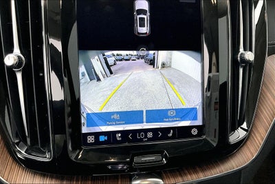 2023 Volvo XC60 B5 Ultimate Dark Theme