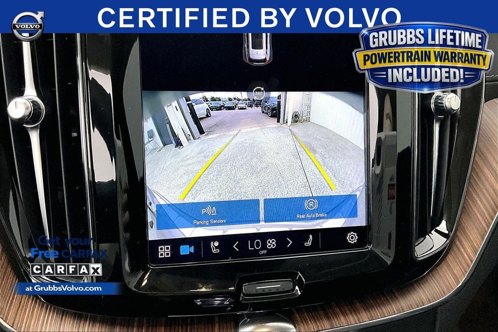 2023 Volvo XC60 B5 Ultimate Dark Theme